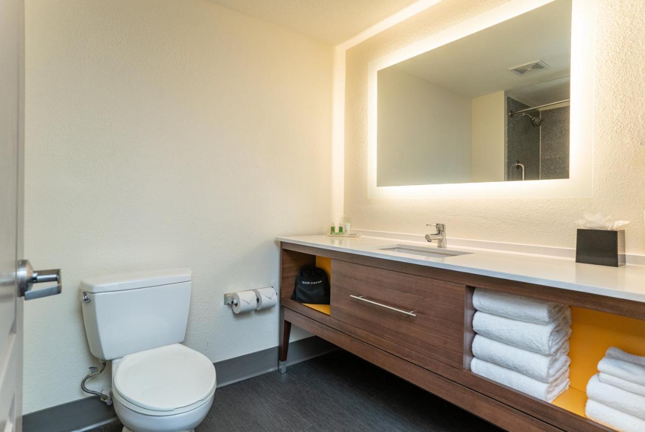 Holiday Inn Hotel & Suites Beaufort At Highway 21 By Ihg Екстериор снимка